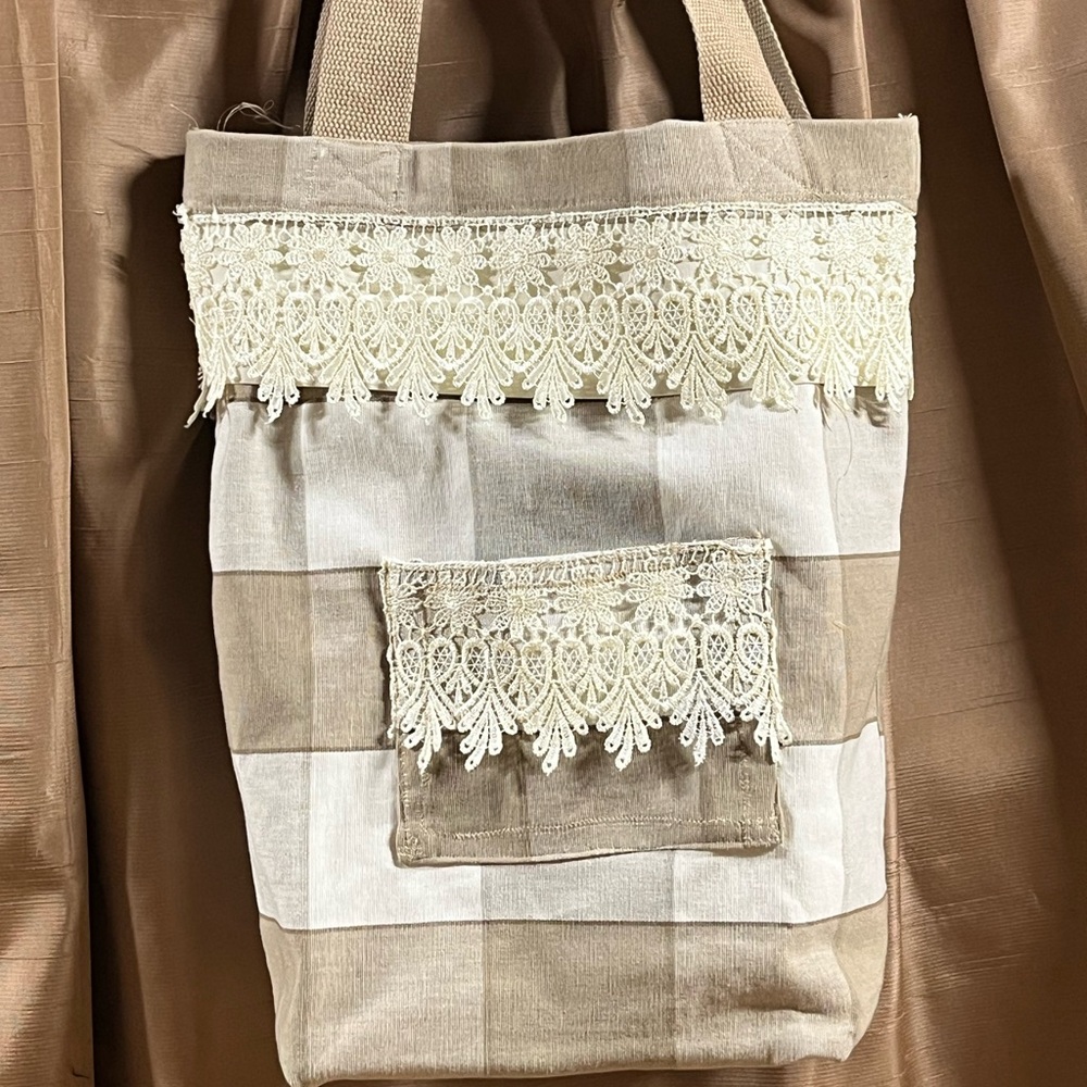 Elegant Lace-Trimmed Checkered Tote Bag